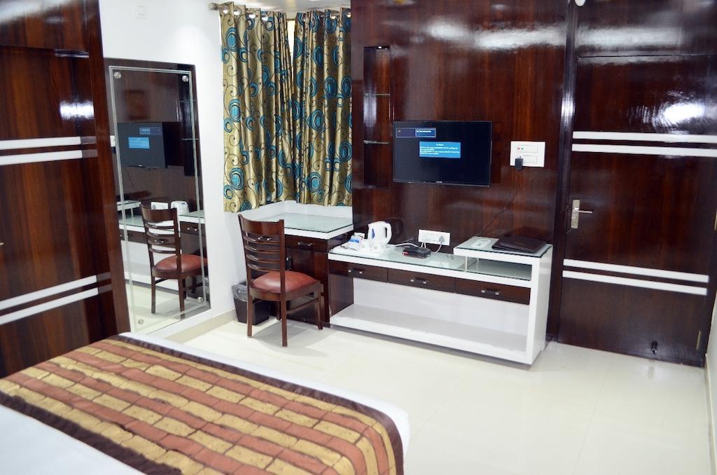 Hotel Frontline Residency Patna  Zimmer foto