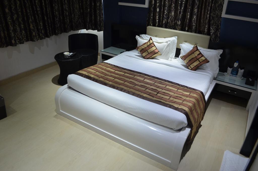 Hotel Frontline Residency Patna  Zimmer foto